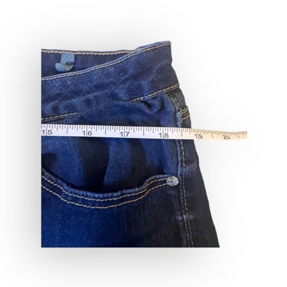 Women’s 18 Max CoCos Dark Blue Wash High Mid Rise Folded Hem 7” Jean Shorts - Picture 2 of 7